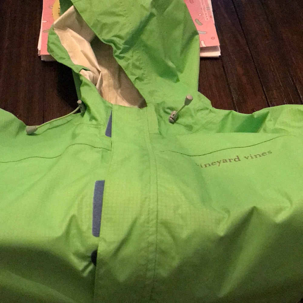 NWOT Vineyard Vines light rain coat.